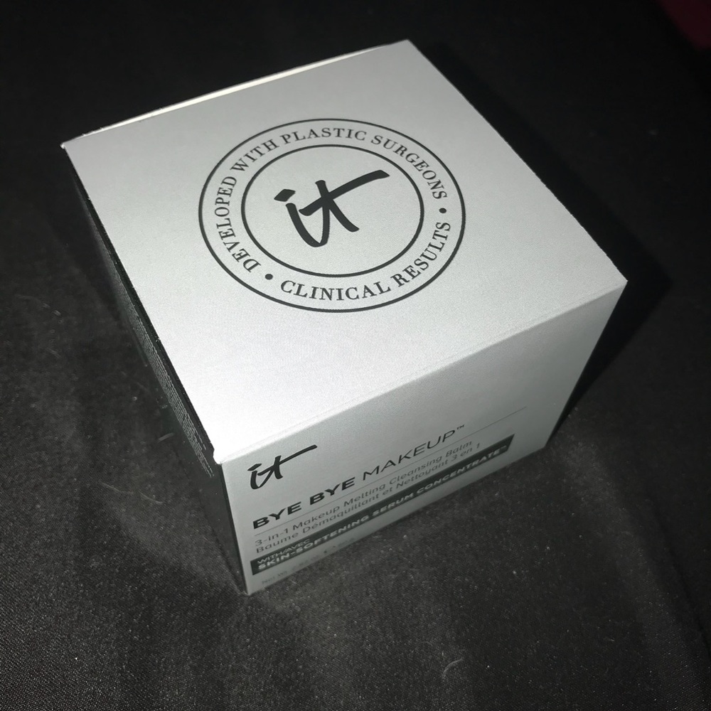 It cosmetics bye bye makeup remover